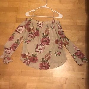 Floral off the shoulder top never been worn